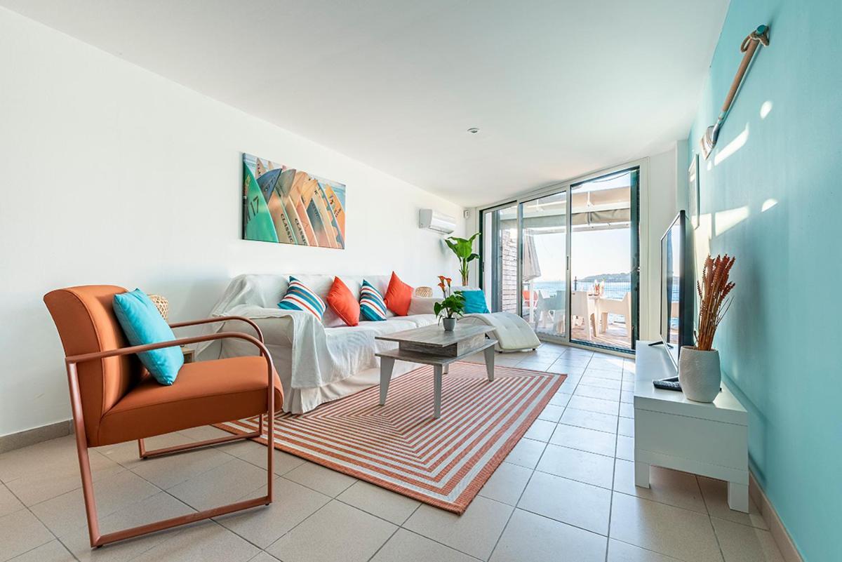 Casa L'augusta Ii, Casa Sobre El Mar En *